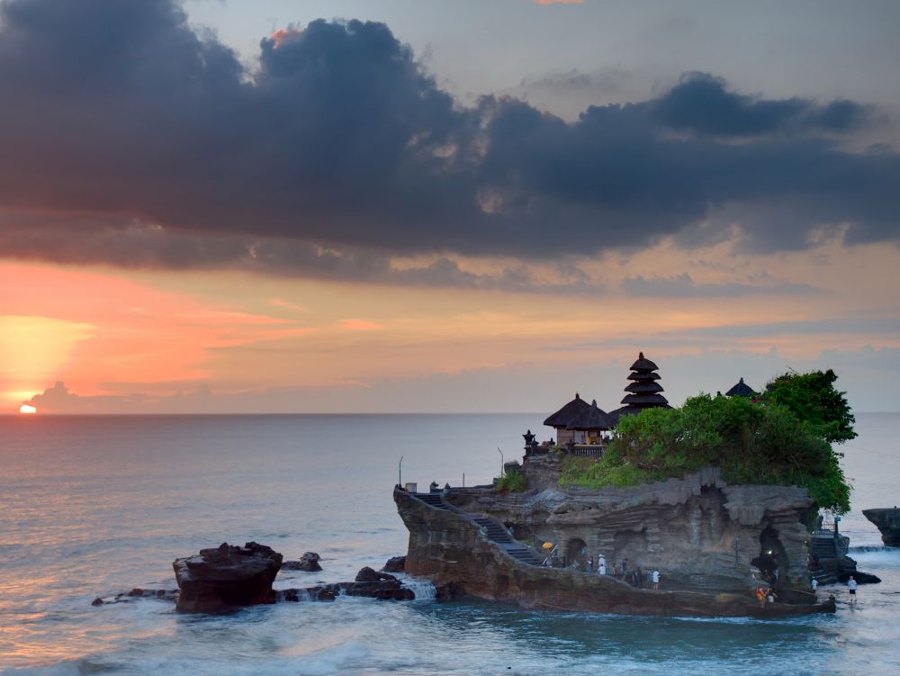 Le temple de Tanah Lot au coucher de soleil, Bali